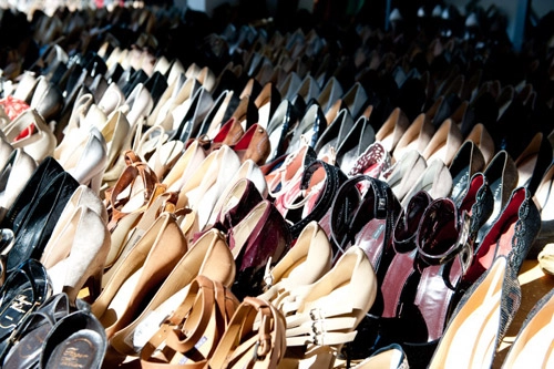 Tủ giày bạt ngàn của stylist quyền lực rachel zoe