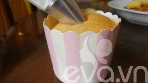 Tự làm bánh cupcake dễ thương