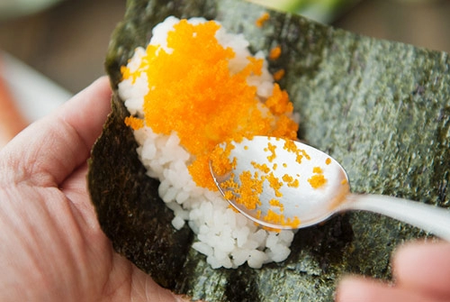 Tự làm sushi hình ốc quế thơm ngon