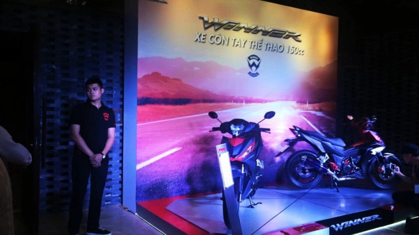tường thuật trực tiếp sự kiện ra mắt chính thức honda winner 150 giá cả và chạy thử xe
