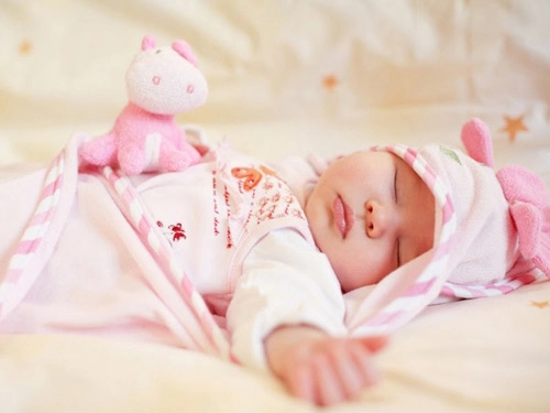 Ưu điểm và nhược điểm các tư thế ngủ của trẻ sơ sinh