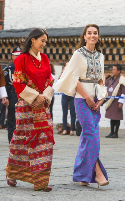 Vải may váy thăm bhutan của kate middleton giá hơn 1500 usd