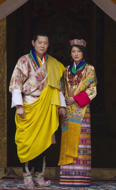 Vải may váy thăm bhutan của kate middleton giá hơn 1500 usd