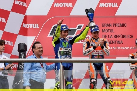 Valentino rossi về nhì với 7 giây 679 nhiều hơn marquez