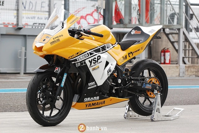 Vẻ đẹp hút hồn của yamaha r3 độ theo phong cách xe đua yzr-m1