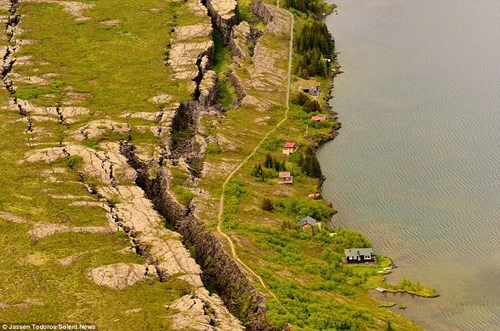 Vẻ đẹp kỳ vĩ nơi âu và mỹ giao nhau tại iceland