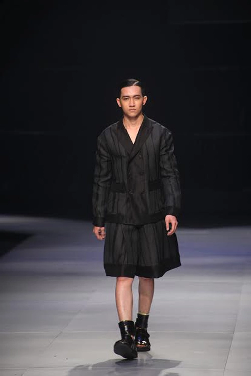 Vifw 2014 hoa mắt với váy độc đáo cho nam giới