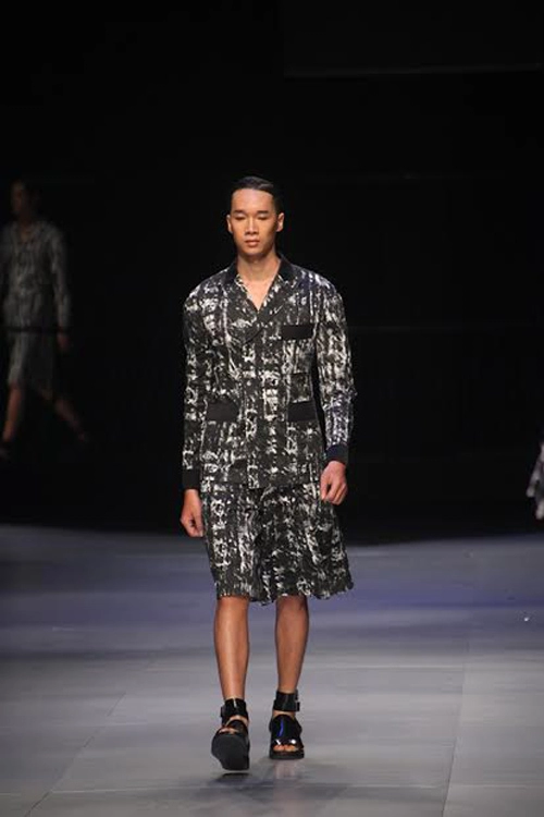 Vifw 2014 hoa mắt với váy độc đáo cho nam giới