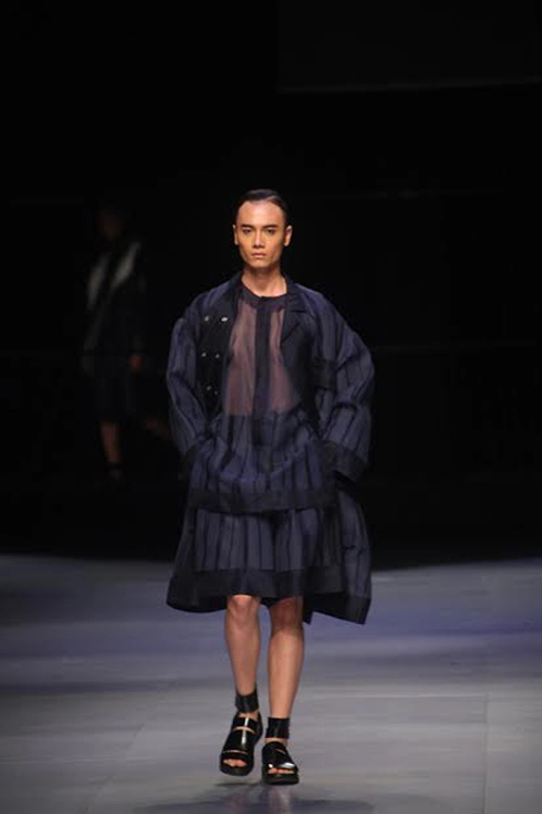 Vifw 2014 hoa mắt với váy độc đáo cho nam giới