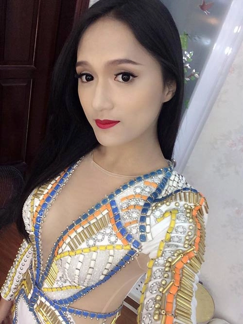 Vòng 2 siêu phẳng mịn của hương giang idol