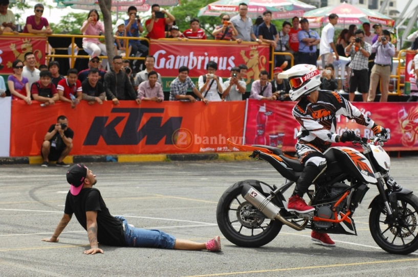 Xem màn trình diễn thót tim tại vietnam motorbike festival 2014