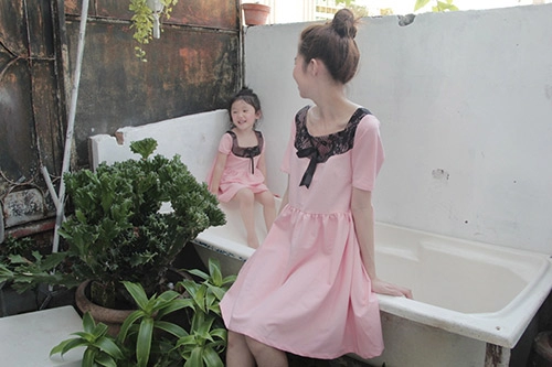 10 mẫu váy đôi ngọt ngào cho mẹ diện chung với con gái