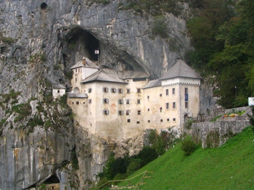 26 lâu đài cổ tráng lệ bậc nhất thế giới