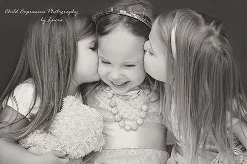 3 bé gái cùng trứng đẹp như thiên thần dưới ống kính của mẹ