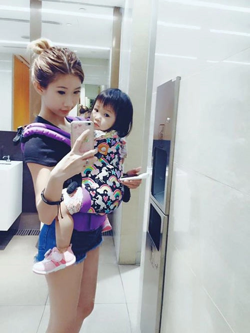 4 bà mẹ đẹp như hotgirl nổi tiếng cộng đồng mạng singapore
