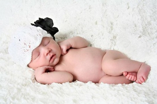 4 bước thần kì dỗ trẻ sơ sinh ngủ trong giây lát
