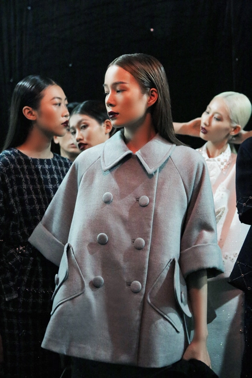 4 xu hướng làm đẹp đáng chú ý từ vietnam designer fashion week