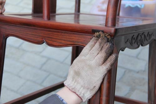 6 cách tiết kiệm cứu vãn khi đồ gỗ bị tróc sơn rạn nứt