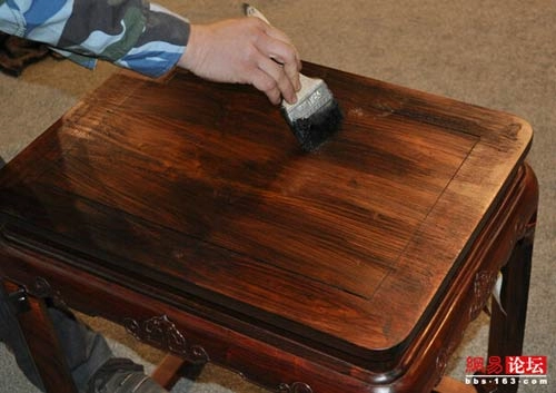 6 cách tiết kiệm cứu vãn khi đồ gỗ bị tróc sơn rạn nứt