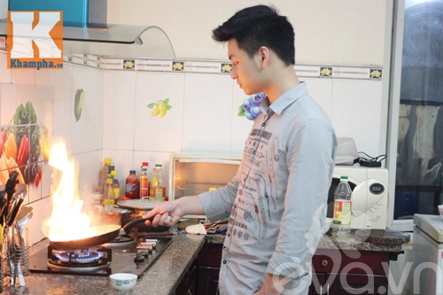 83 phan anh masterchef vào bếp làm món ăn cho mẹ