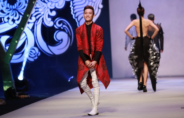 Angela phương trinh hóa nữ thần tại chung kết project runway