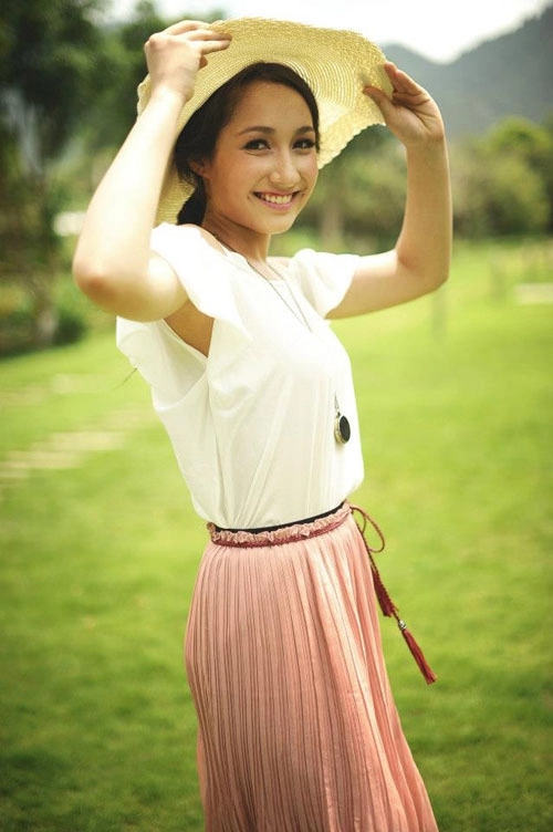 Anna trương trong trẻo như nắng mai với style hè