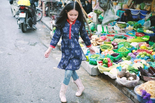 Áo dài cho con gái yêu mẹ ngắm là muốn mua