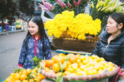 Áo dài cho con gái yêu mẹ ngắm là muốn mua