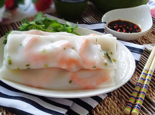 Bánh cuốn hấp nhân tôm đơn giản mà ngon