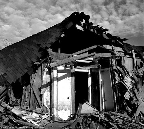 Brad pitt xây nhà cho 109 hộ gia đình mất nhà sau cơn bão