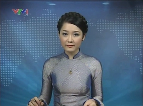 Btv thu hà bật mí về tà áo dài trên sóng truyền hình quốc gia
