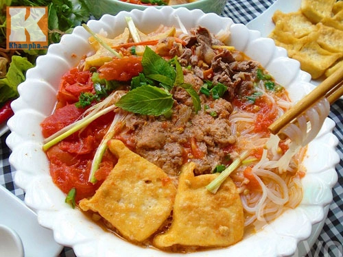 Bữa sáng ngon miệng với bún riêu bò