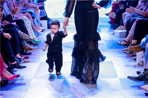 Các nhóc tì nhà sao việt trình diễn catwalk cực đáng yêu và chất