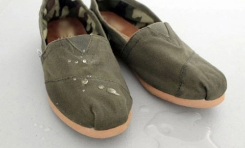 Cách giúp giày không bị ẩm mốc cực cần thiết trong mùa mưa này