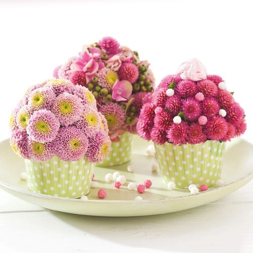 Cắm hoa cupcakes đơn giản mà đẹp nhà
