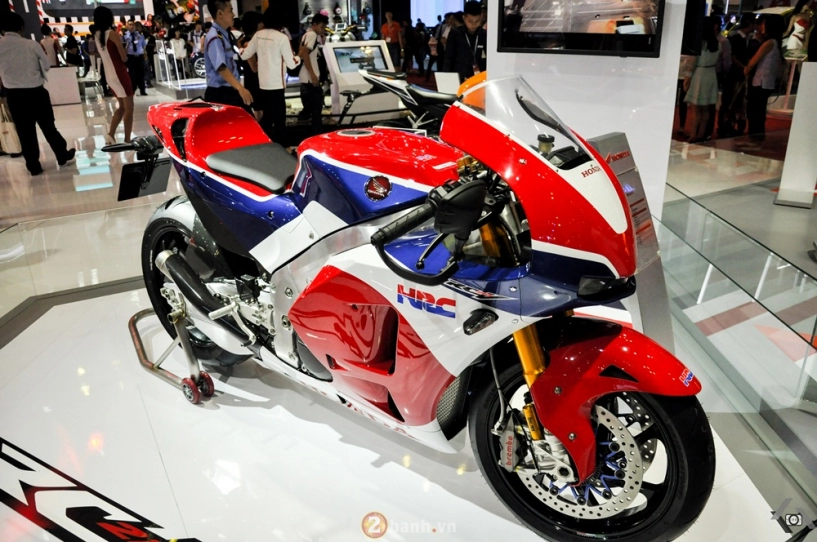 Cận cảnh honda rc213v-s bằng xương bằng thịt tại việt nam motorcycle show 2016