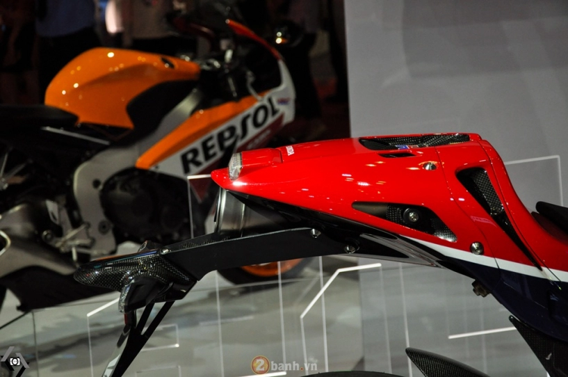 Cận cảnh honda rc213v-s bằng xương bằng thịt tại việt nam motorcycle show 2016