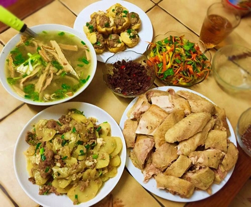 Chị em chia sẻ mâm cỗ cúng rằm tháng giêng