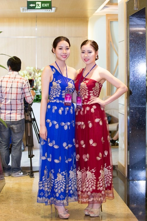 Chị em sinh đôi cùng nhau thi hoa hậu việt nam 2016