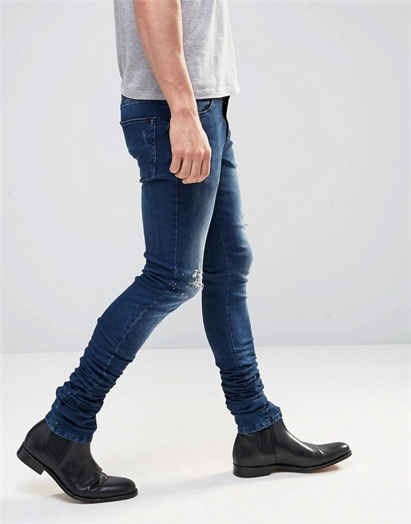Chiếc quần jeans dài quái dị khiến người mua phát điên