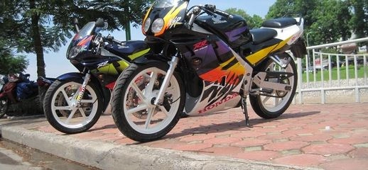 Chiêm ngưỡng siêu phẩm honda nsr rr mạnh mẽ giữa đường phố