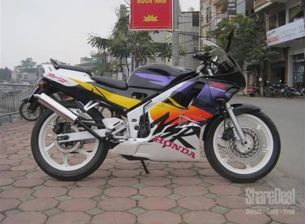 Chiêm ngưỡng siêu phẩm honda nsr rr mạnh mẽ giữa đường phố