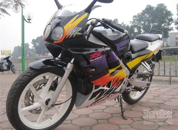 Chiêm ngưỡng siêu phẩm honda nsr rr mạnh mẽ giữa đường phố