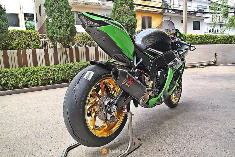 Choáng ngợp với dàn đồ chơi siêu khủng trên kawasaki ninja zx-10r 2016