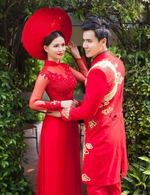 Cô dâu mùa hè tuyệt xinh với áo dài cưới màu đỏ