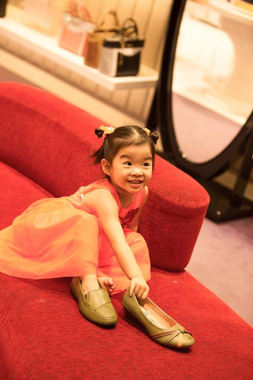 Con gái xuân lan diện váy balê xinh như công chúa nhỏ
