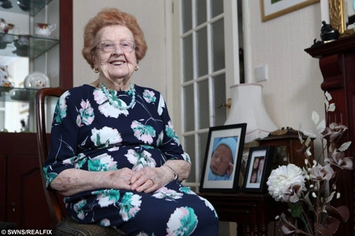 Cụ bà 92 tuổi giảm 50kg nhờ tập thể dục và bơi