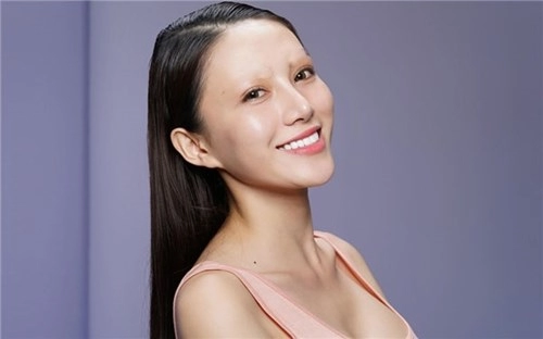 Cười té ghế với loạt ảnh không chân mày của thí sinh the face