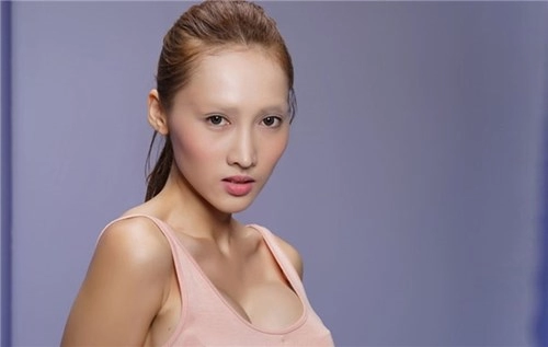 Cười té ghế với loạt ảnh không chân mày của thí sinh the face