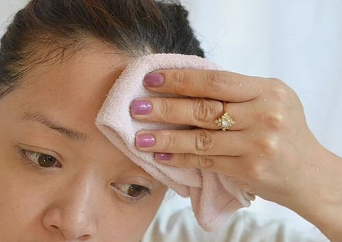 Da sạch mịn với mặt nạ dâu tây